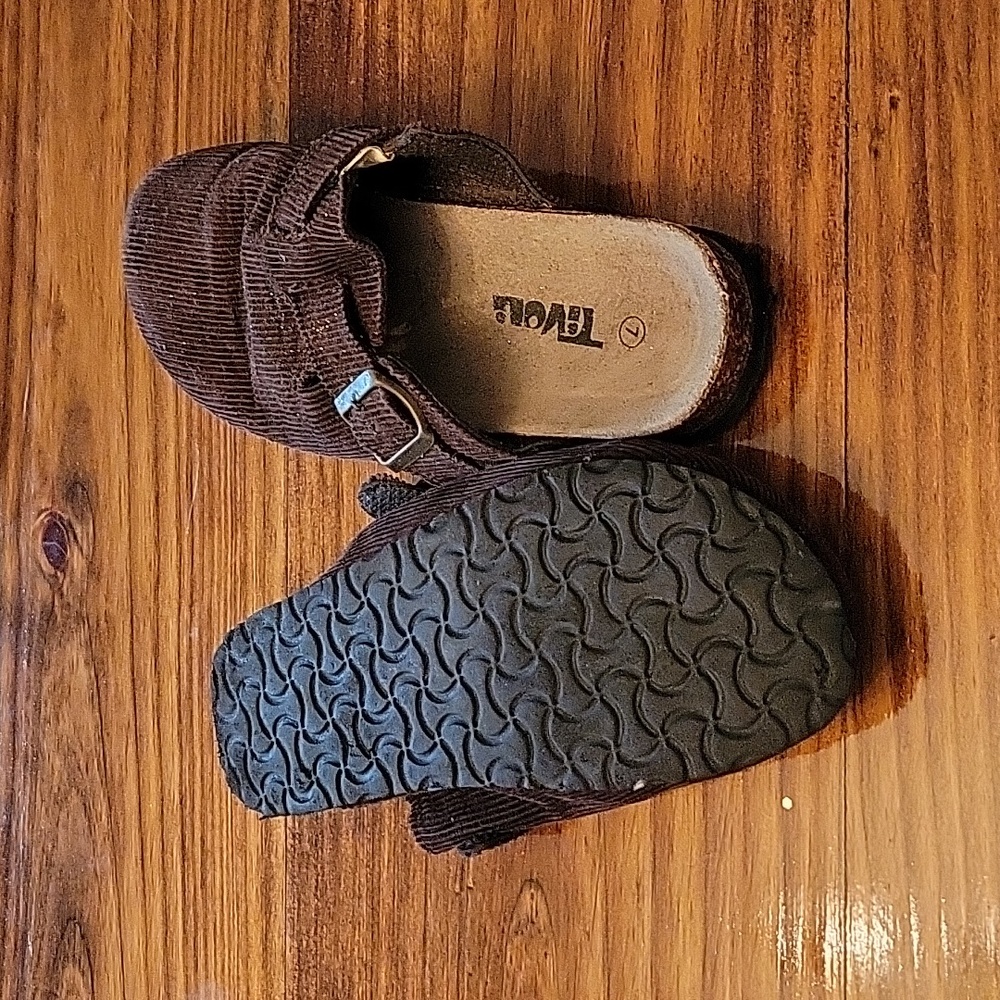 Shoes - Picture 2 of 3